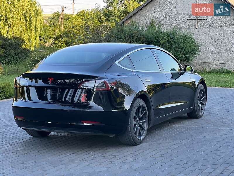 Седан Tesla Model 3 2019 в Тернополі