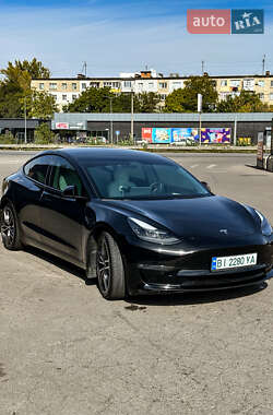 Седан Tesla Model 3 2021 в 