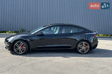 Седан Tesla Model 3 2021 в 