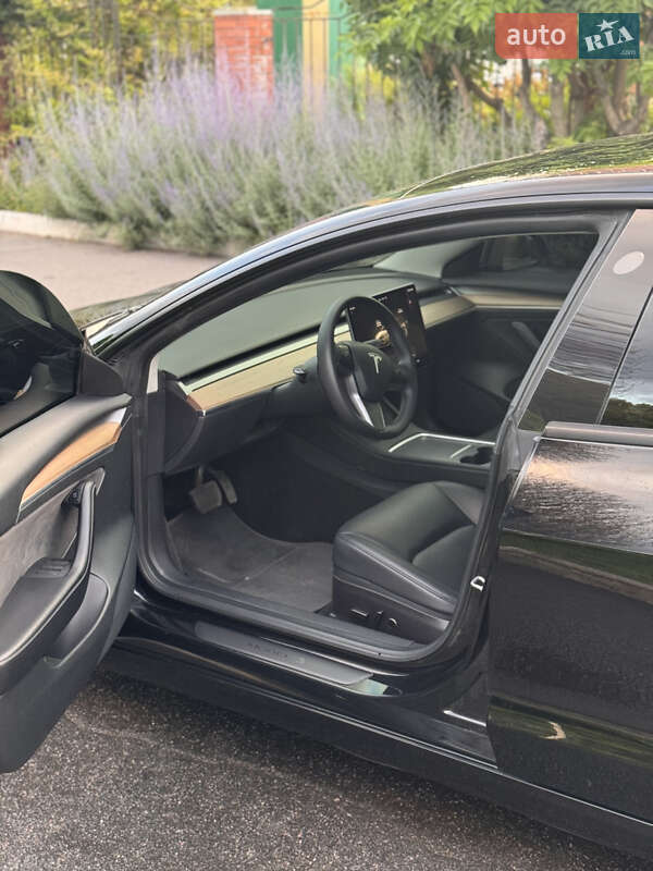 Седан Tesla Model 3 2022 в Днепре