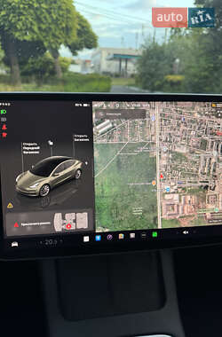 Седан Tesla Model 3 2022 в 