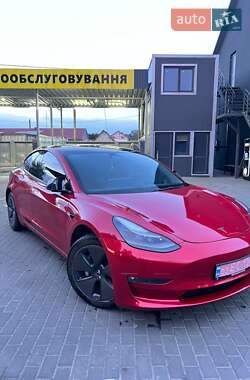 Седан Tesla Model 3 2022 в 