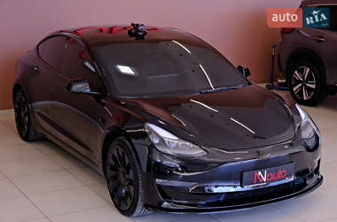 Седан Tesla Model 3 2023 в 