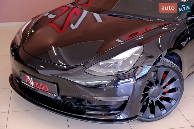 Седан Tesla Model 3 2023 в Одесі