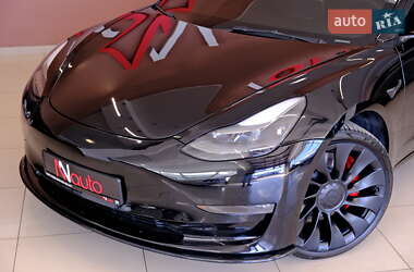 Седан Tesla Model 3 2023 в 