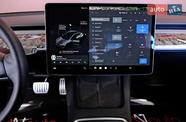 Седан Tesla Model 3 2023 в 