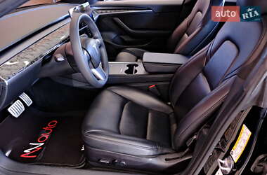 Седан Tesla Model 3 2023 в 