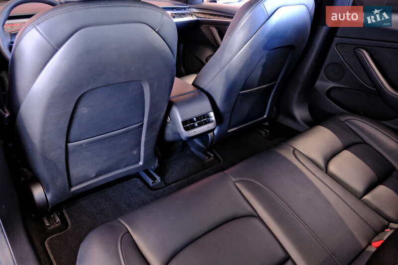 Седан Tesla Model 3 2023 в Одесі