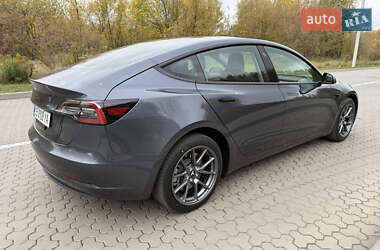 Седан Tesla Model 3 2022 в 