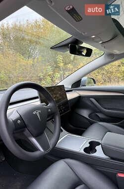 Седан Tesla Model 3 2022 в 