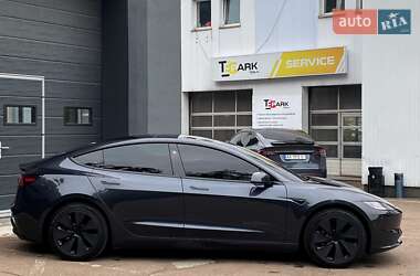 Седан Tesla Model 3 2024 в 