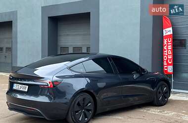 Седан Tesla Model 3 2024 в 