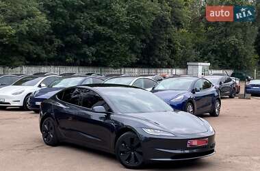 Седан Tesla Model 3 2024 в 