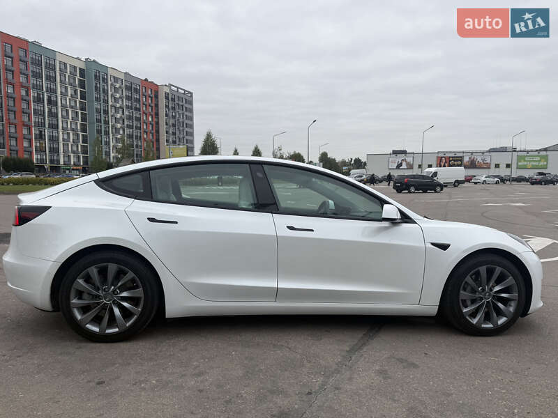 Седан Tesla Model 3 2021 в Києві