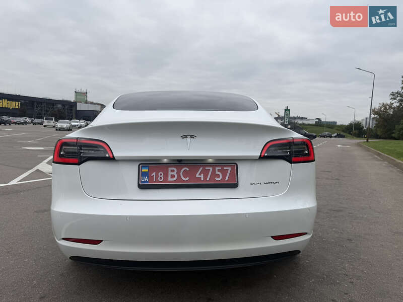 Седан Tesla Model 3 2021 в Києві