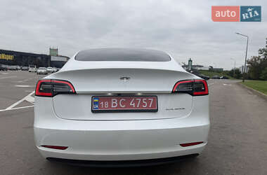 Седан Tesla Model 3 2021 в 