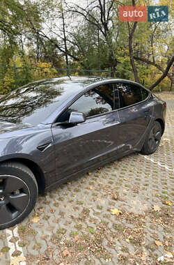 Седан Tesla Model 3 2021 в 