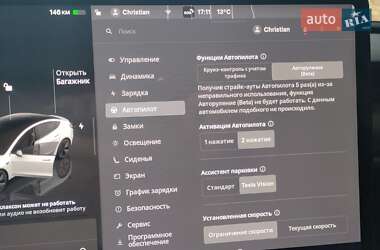 Седан Tesla Model 3 2022 в 