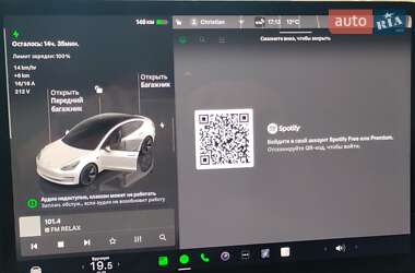 Седан Tesla Model 3 2022 в 