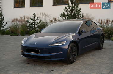 Tesla Model 3 2024
