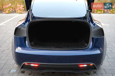 Седан Tesla Model 3 2024 в 