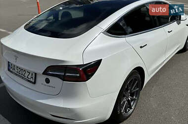 Седан Tesla Model 3 2020 в 