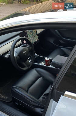 Седан Tesla Model 3 2019 в 