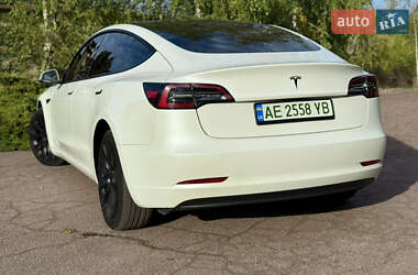 Седан Tesla Model 3 2021 в 