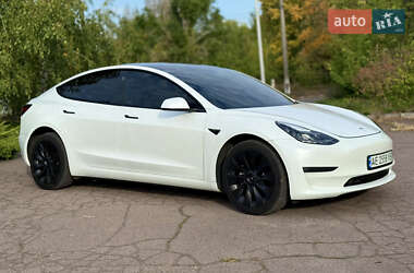 Седан Tesla Model 3 2021 в 