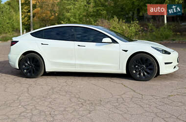 Седан Tesla Model 3 2021 в 