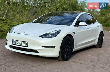 Седан Tesla Model 3 2021 в 