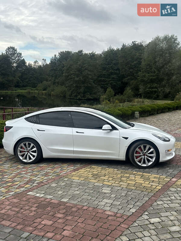 Седан Tesla Model 3 2021 в Пустомытах