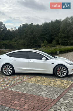 Седан Tesla Model 3 2021 в 