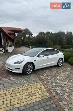 Седан Tesla Model 3 2021 в 