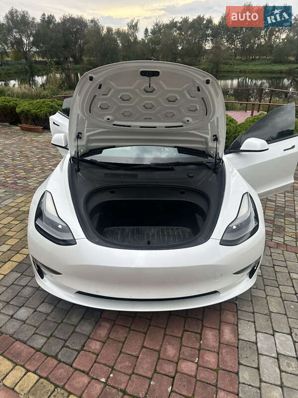 Седан Tesla Model 3 2021 в Пустомытах