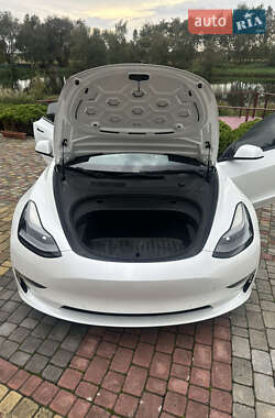 Седан Tesla Model 3 2021 в 