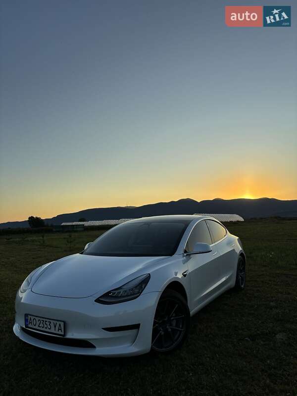 Tesla Model 3 2020