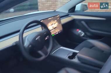 Седан Tesla Model 3 2022 в 