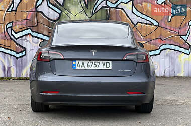 Седан Tesla Model 3 2023 в 