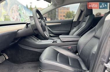 Седан Tesla Model 3 2023 в 
