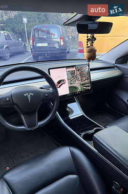 Седан Tesla Model 3 2019 в 