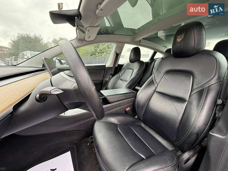 Седан Tesla Model 3 2020 в Луцьку