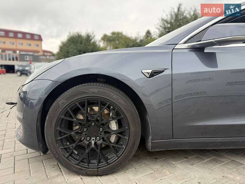 Седан Tesla Model 3 2020 в Луцьку