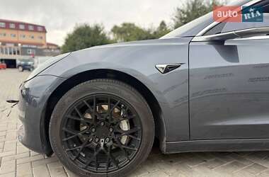 Седан Tesla Model 3 2020 в 