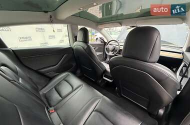 Седан Tesla Model 3 2020 в 