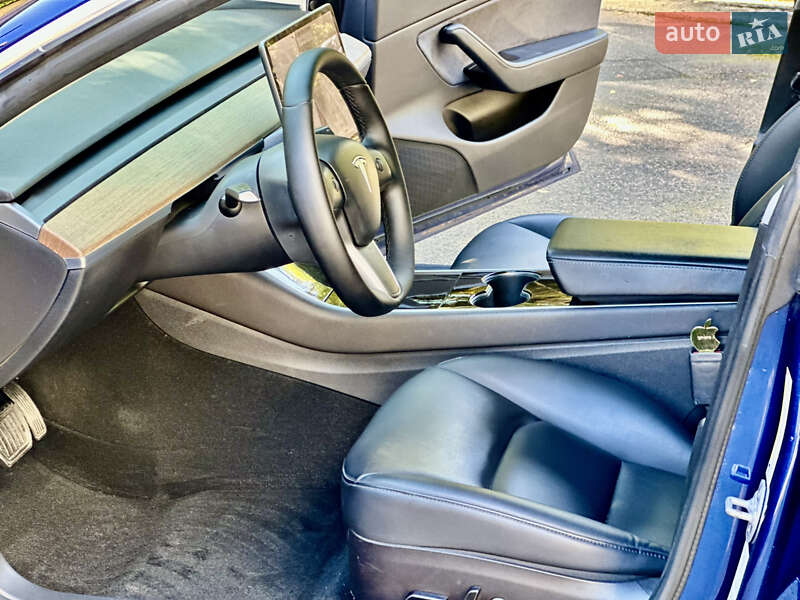 Седан Tesla Model 3 2019 в Одесі