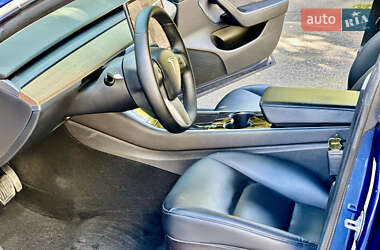 Седан Tesla Model 3 2019 в 