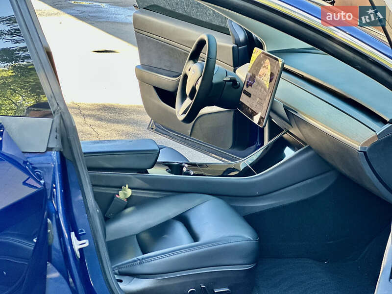 Седан Tesla Model 3 2019 в Одесі