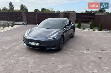 Седан Tesla Model 3 2020 в 