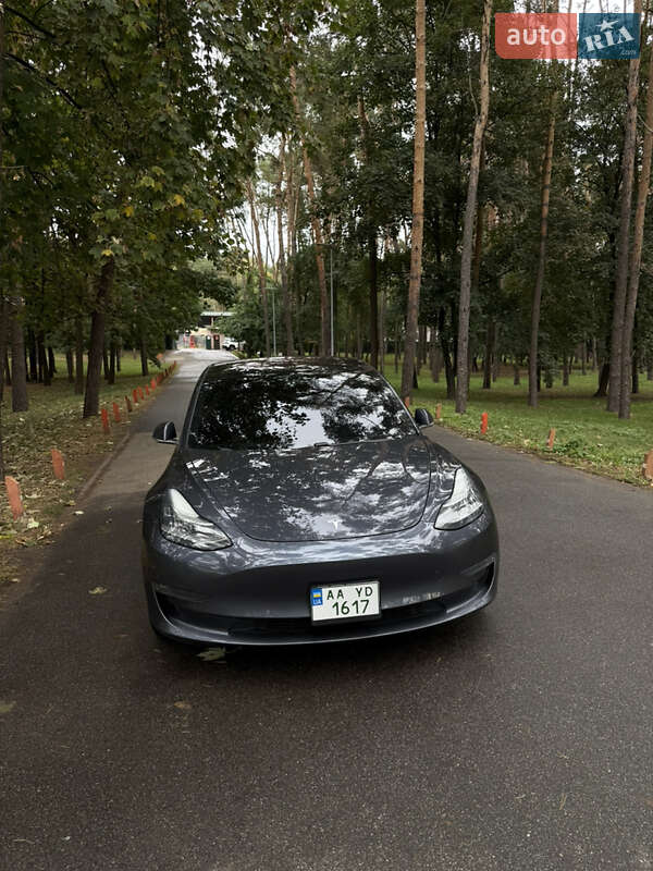 Седан Tesla Model 3 2018 в Києві